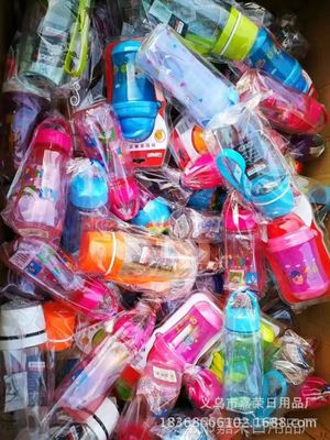 2017爆款地攤太空杯 摔不破、帶錄音廣告，5元模式引爆日用品批發市場